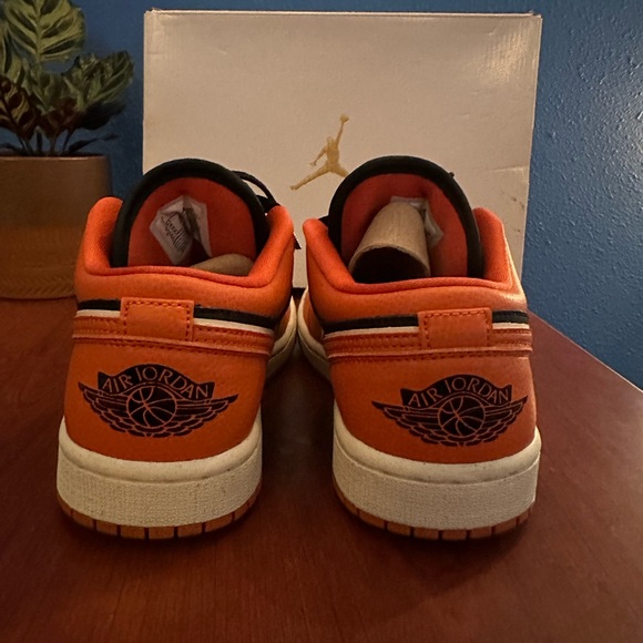 Air Jordan 1 Low - Picture 3 of 5